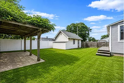 568 N Wellwood Avenue, Lindenhurst, NY 11757 - Photo 27
