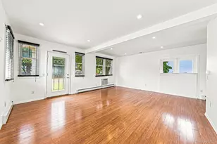 568 N Wellwood Ave, Lindenhurst, NY 11757 - Photo 7