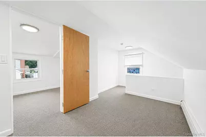 568 N Wellwood Avenue, Lindenhurst, NY 11757 - Photo 17