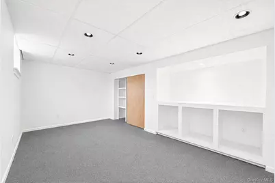 568 N Wellwood Avenue, Lindenhurst, NY 11757 - Photo 23