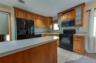 14 Westmoreland Rd, Hicksville, NY 11801 - Photo 9