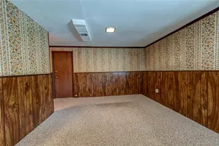 14 Westmoreland Rd, Hicksville, NY 11801 - Photo 17