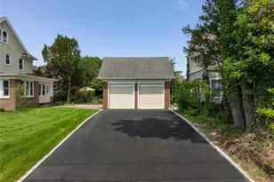 220 Pomander Rd, Mineola, NY 11501 - Photo 19