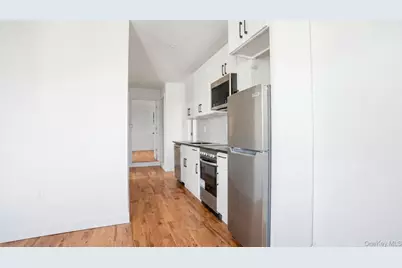 1148 E 211th Street, Bronx, NY 10469 - Photo 9