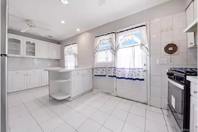 27 Hapsburg Place, Hempstead, NY 11550 - Photo 9