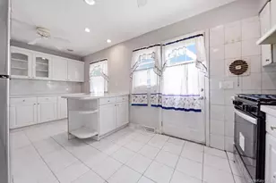 27 Hapsburg Pl, Hempstead, NY 11550 - Photo 9