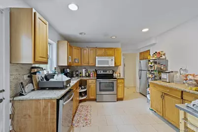 25 Bentley Road, Great Neck, NY 11023 - Photo 9