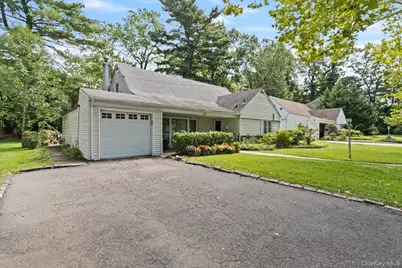25 Bentley Road, Great Neck, NY 11023 - Photo 3