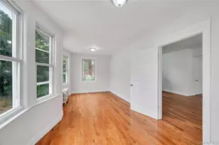 104-04 202nd St, Saint Albans, NY 11412 - Photo 33