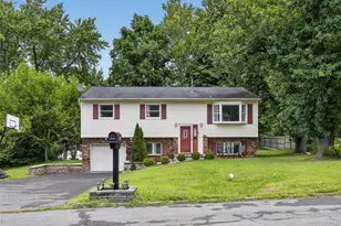 32 Surrey Rd, Chester, NY 10918 - Photo 3