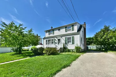 265 S Delaware Avenue, Lindenhurst, NY 11757 - Photo 3