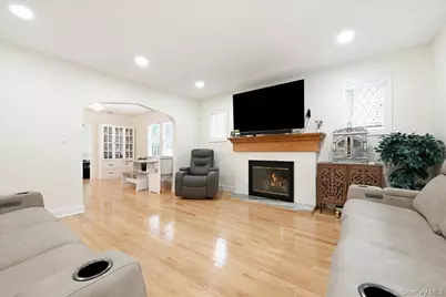 111 N 11th Street, New Hyde Park, NY 11040 - Photo 9