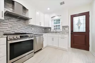 111 N 11th St, New Hyde Park, NY 11040 - Photo 15