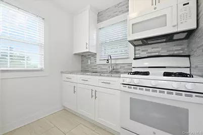 111 N 11th Street, New Hyde Park, NY 11040 - Photo 35