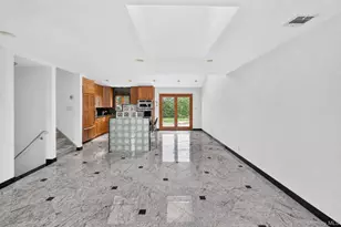 68 Briarwood Ln, Plainview, NY 11803 - Photo 5