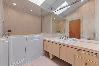 171 S Kensington Avenue, Rockville Centre, NY 11570 - Photo 35