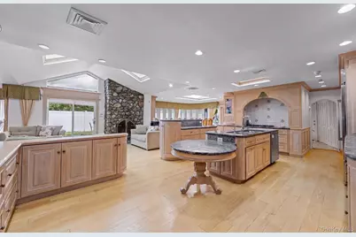 171 S Kensington Avenue, Rockville Centre, NY 11570 - Photo 11