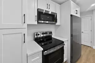 64 Manor Pl, Kingston, NY 12401 - Photo 13