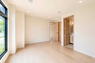 2017 Ladenburg Dr, Westbury, NY 11590 - Photo 27