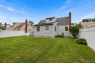 14 Po Ln, Hicksville, NY 11801 - Photo 33