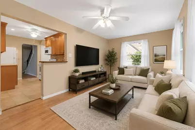 14 Po Lane, Hicksville, NY 11801 - Photo 17