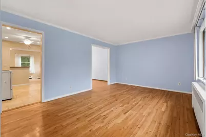 14 Po Lane, Hicksville, NY 11801 - Photo 3