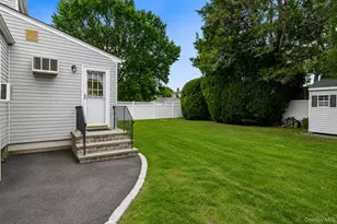 14 Po Ln, Hicksville, NY 11801 - Photo 31