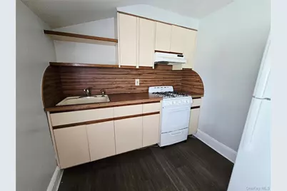 190 Bryant Avenue, Floral Park, NY 11001 - Photo 3
