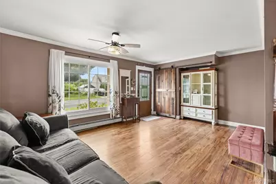 397 Buffalo Avenue, Lindenhurst, NY 11757 - Photo 9
