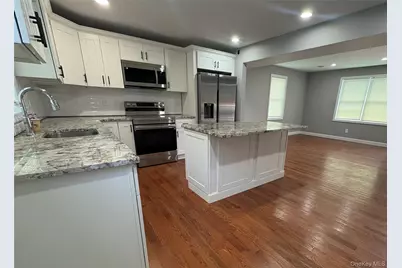 7 E Lakeland Street, Bay Shore, NY 11706 - Photo 13
