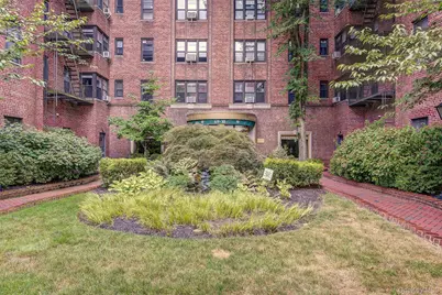 69-10 Yellowstone Boulevard #207, Forest Hills, NY 11375 - Photo 3