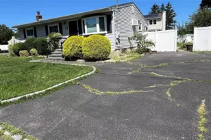 23 Pine St, Brentwood, NY 11717 - Photo 3