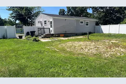 23 Pine Street, Brentwood, NY 11717 - Photo 5