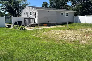 23 Pine St, Brentwood, NY 11717 - Photo 5