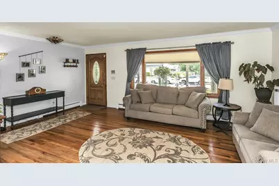 8 Baymens Court, Sayville, NY 11782 - Photo 5
