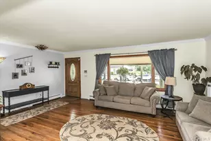 8 Baymens Ct, Sayville, NY 11782 - Photo 5