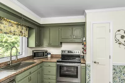 8 Baymens Court, Sayville, NY 11782 - Photo 11