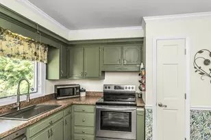 8 Baymens Ct, Sayville, NY 11782 - Photo 11