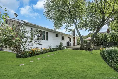 8 Baymens Court, Sayville, NY 11782 - Photo 17
