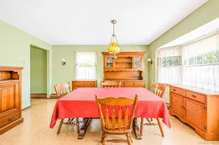 27 Old Farm Rd, Levittown, NY 11756 - Photo 11