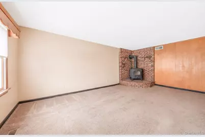 27 Old Farm Road, Levittown, NY 11756 - Photo 9