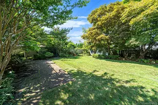 27 Old Farm Rd, Levittown, NY 11756 - Photo 3