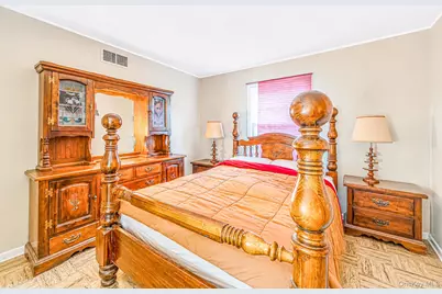 27 Old Farm Road, Levittown, NY 11756 - Photo 13