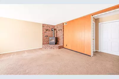 27 Old Farm Road, Levittown, NY 11756 - Photo 7