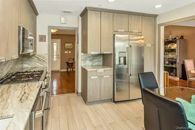 76 Robby Lane, Manhasset Hills, NY 11040 - Photo 5