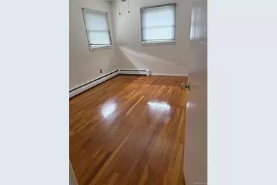 76 Robby Lane, Manhasset Hills, NY 11040 - Photo 9