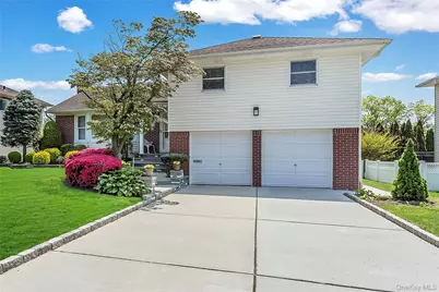76 Robby Lane, Manhasset Hills, NY 11040 - Photo 3