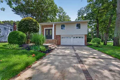11 Penguin Lane, Commack, NY 11725 - Photo 1