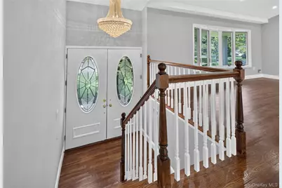 11 Penguin Lane, Commack, NY 11725 - Photo 5