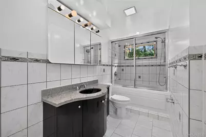 11 Penguin Lane, Commack, NY 11725 - Photo 17